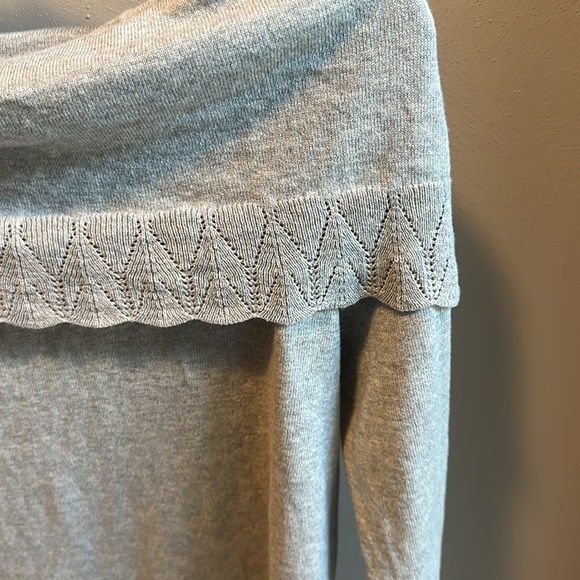 Leo & Nicole Bern Off the Shoulder Pointelle Detail Sweater. Light Gray. Sz M - Picture 2 of 8